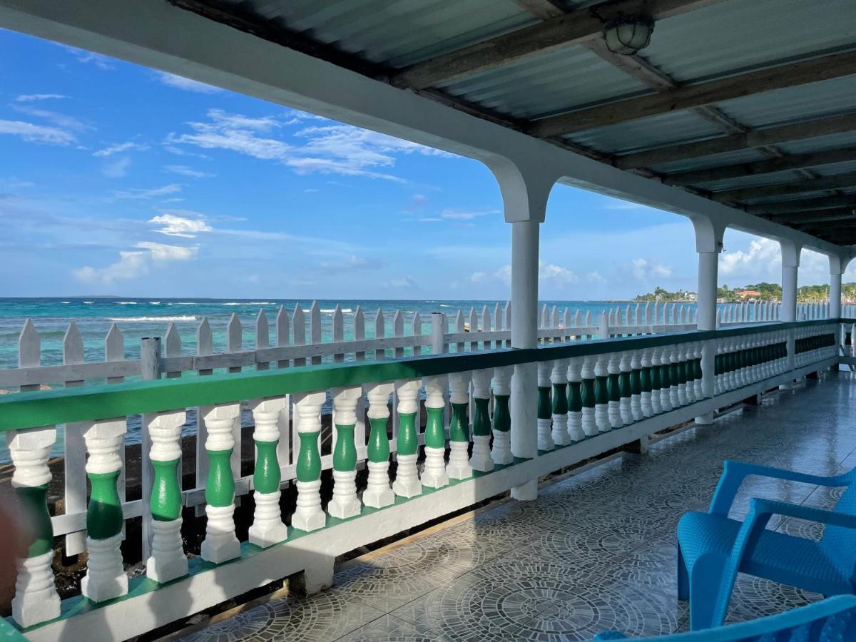 The Wave Hostel Corn Island Brig Bay Exterior photo